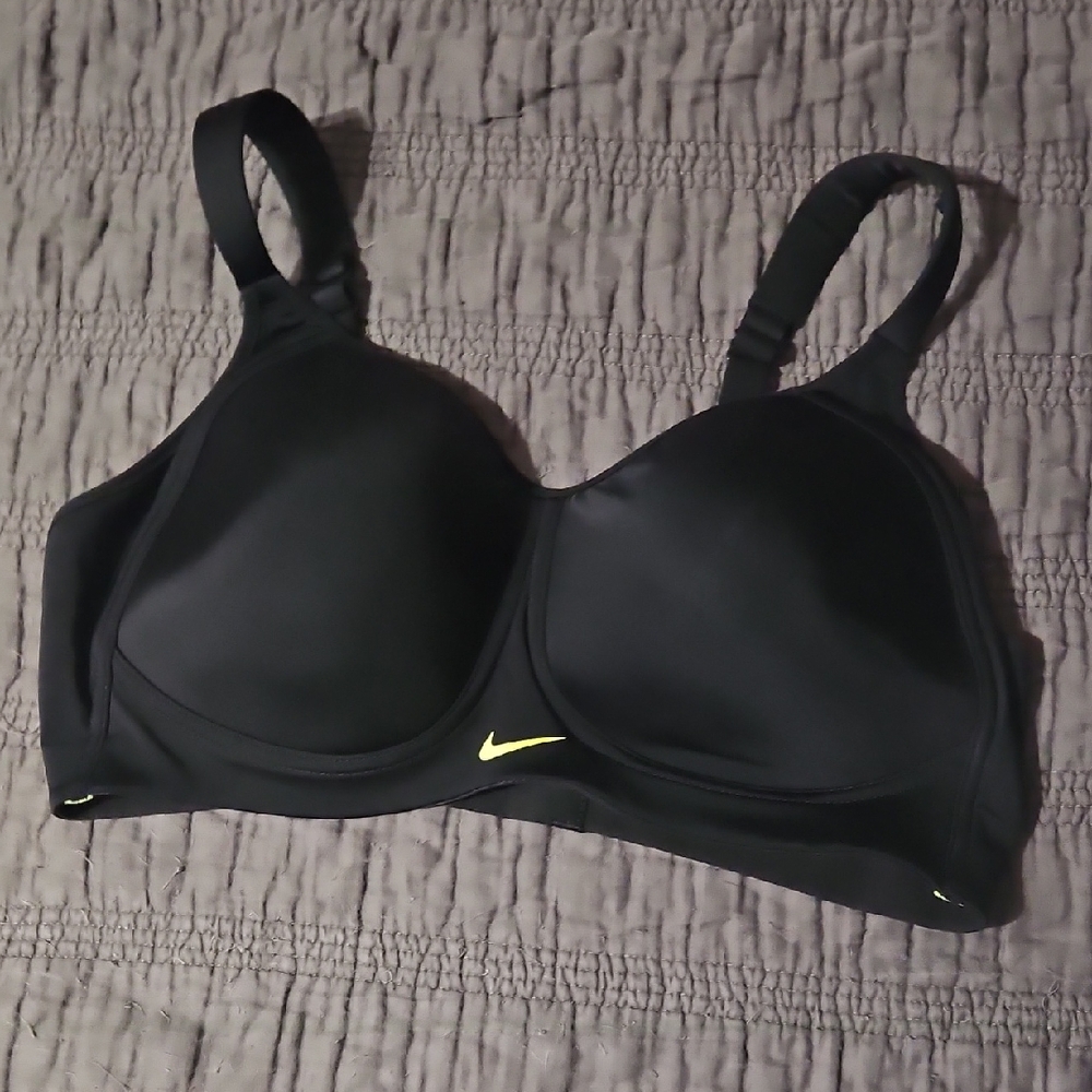 Nike Women's Black and Yellow Sports Bra